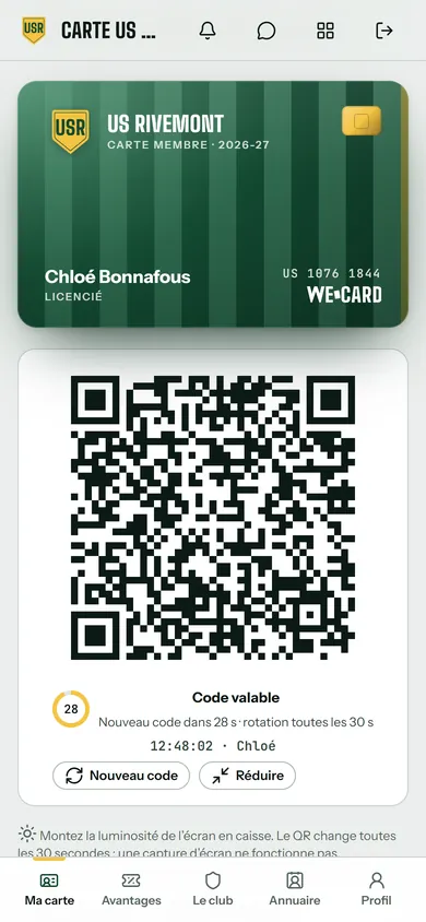 Appli de l’US Rivemont, côté membre : la carte de Chloé ouverte en caisse depuis l’offre, avec la carte US Rivemont et son grand QR signé, prêts à être scannés. Données de démonstration.